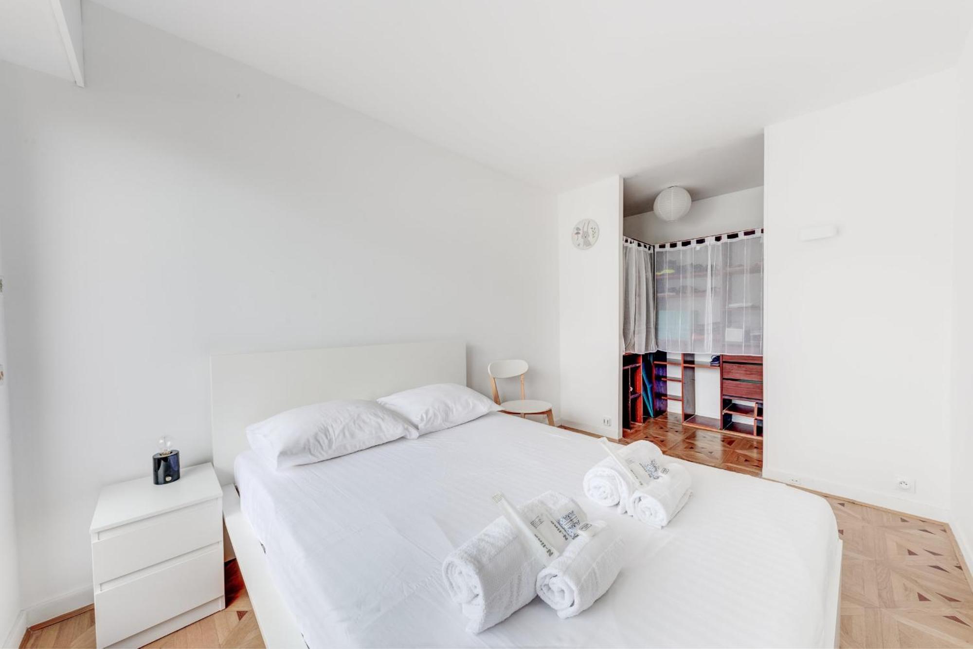 Grand appartement lumineux proche métro et Défense Courbevoie Extérieur photo