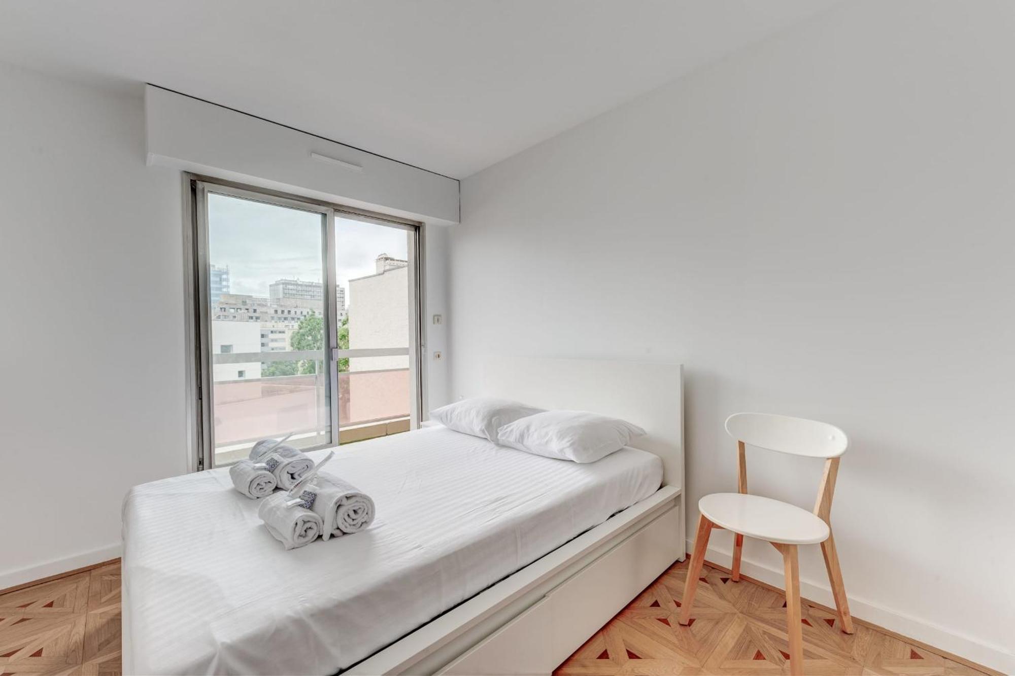Grand appartement lumineux proche métro et Défense Courbevoie Extérieur photo