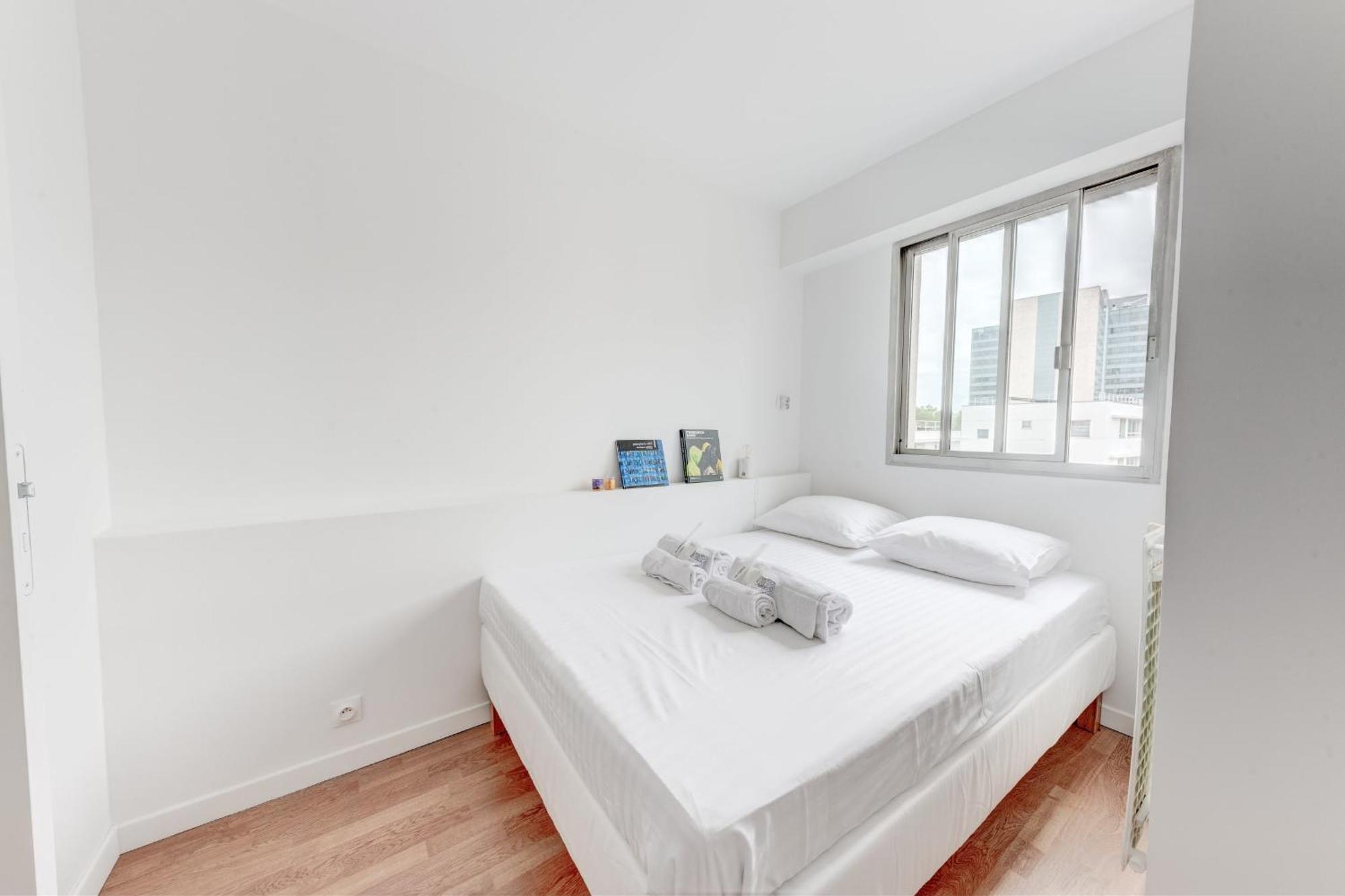 Grand appartement lumineux proche métro et Défense Courbevoie Extérieur photo